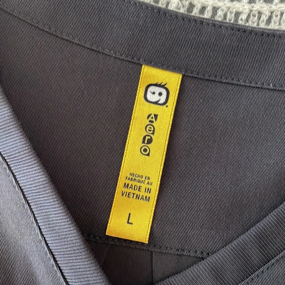 Scrub TOP - Picture 4 of 4